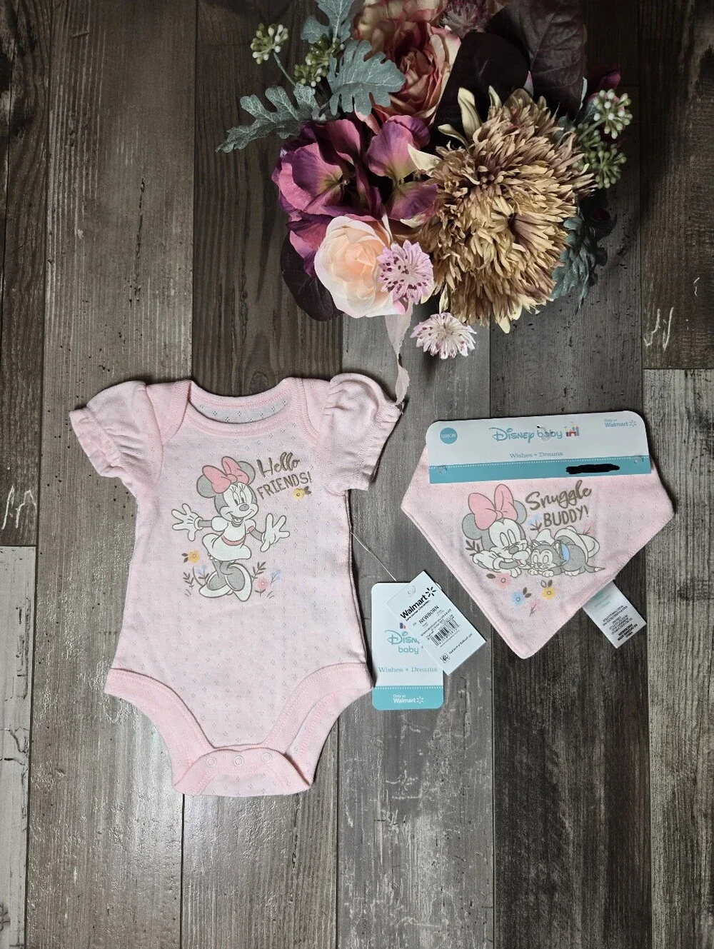 NWT Disney Pink Minnie Mouse Bodysuit with Coordinating Bib – 2pc Size Newborn